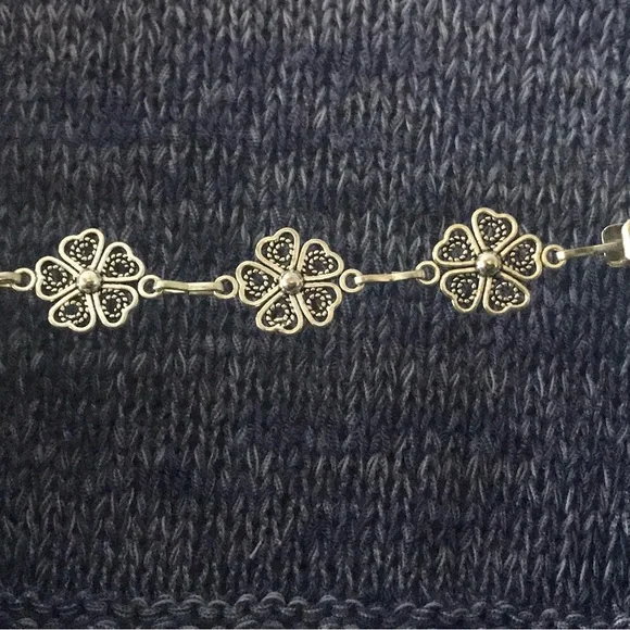 Silver Filigree Sweater Clip - Picture 2 of 3